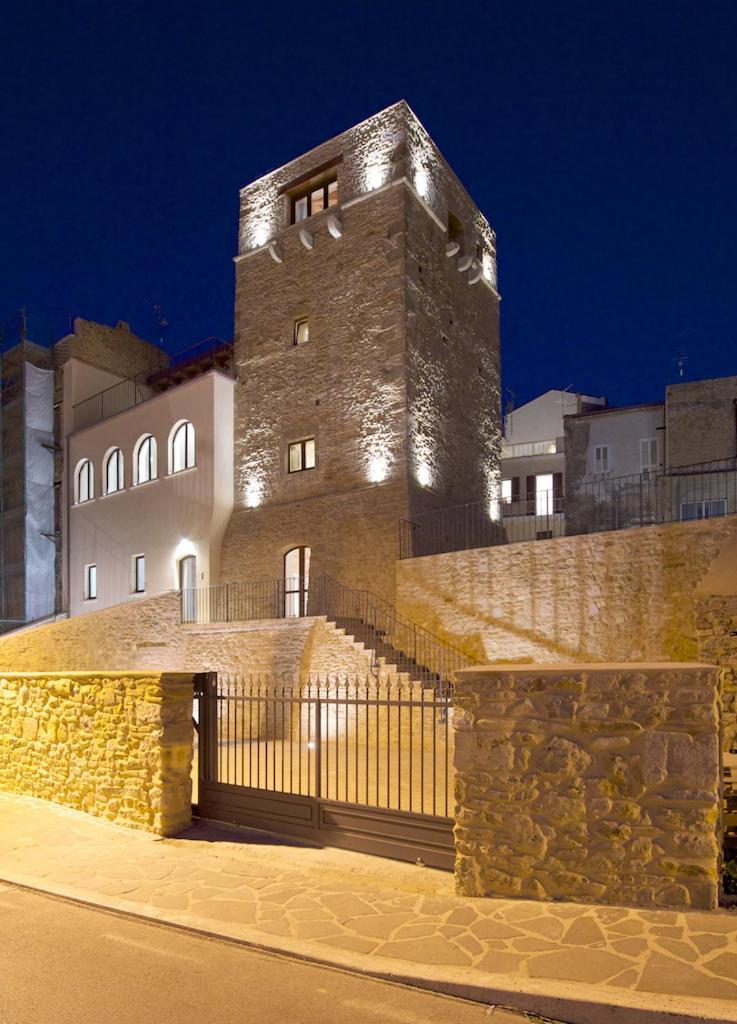 לינה וארוחת בוקר Torre Della Loggia - Dimora Storica - אורטונה מראה חיצוני תמונה