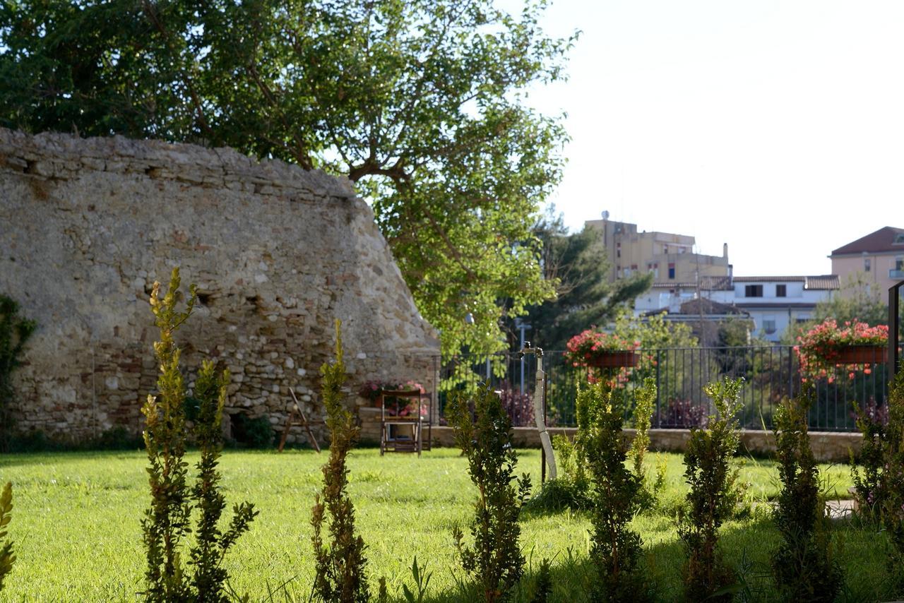 לינה וארוחת בוקר Torre Della Loggia - Dimora Storica - אורטונה מראה חיצוני תמונה